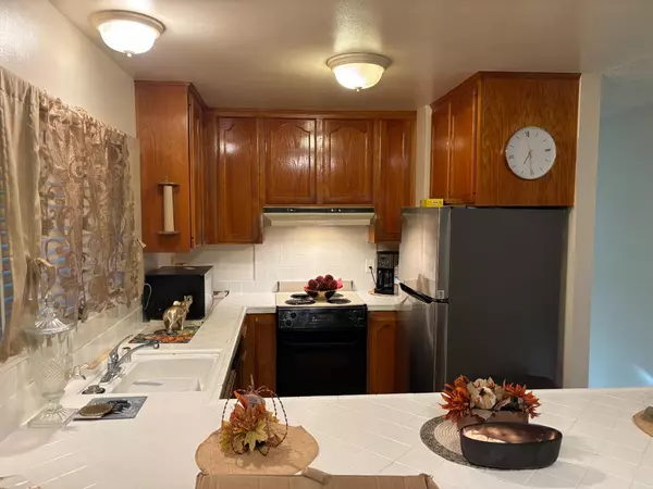 Sacramento, CA 95826,8187 La Riviera DR