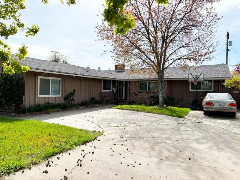 1422 Locke RD, Modesto, CA 95355