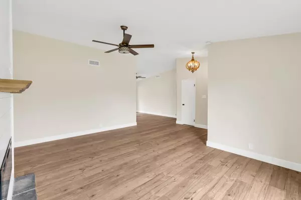Sacramento, CA 95827,2876 Londonderry DR