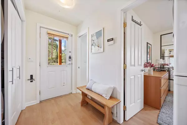 Soda Springs, CA 95728,8272 palisade RD