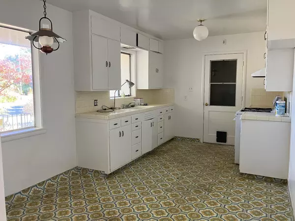 Sacramento, CA 95822,1432 Oregon DR