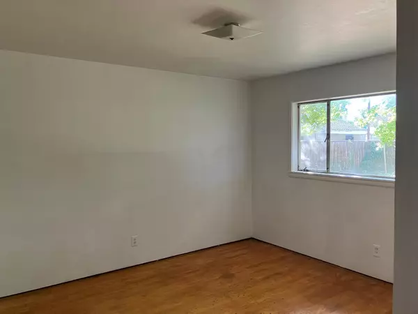 Sacramento, CA 95822,1432 Oregon DR