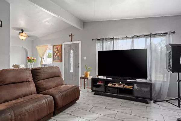 Sacramento, CA 95823,5607 Manmar WAY