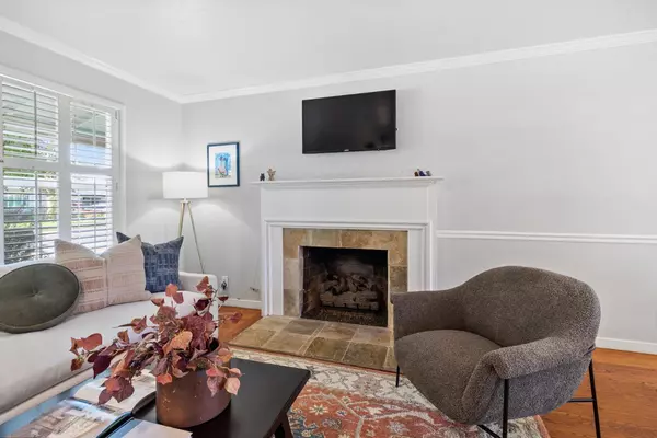 Sacramento, CA 95822,4989 Virginia WAY