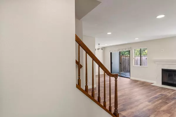 Santa Cruz, CA 95062,2917 Leotar CIR