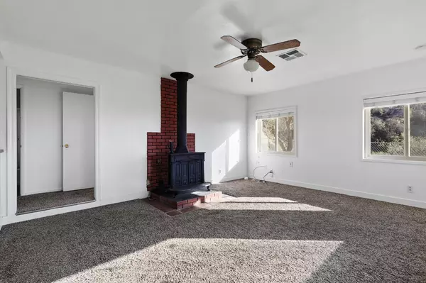 Redding, CA 96001,9504 Rattlesnake LN