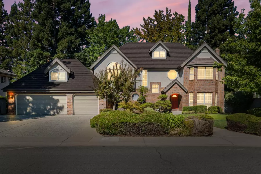 857 S Lake Front DR, Sacramento, CA 95831