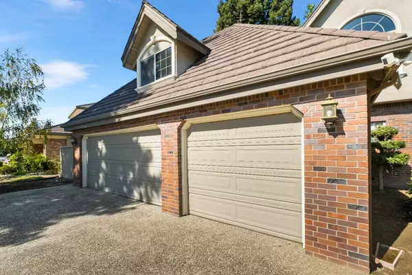 Sacramento, CA 95831,857 S Lake Front DR