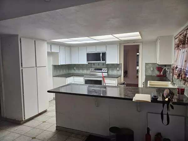Sacramento, CA 95823,8210 Gandy Dancer WAY