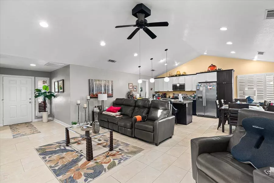 2344 St Lawrence LN, Modesto, CA 95356