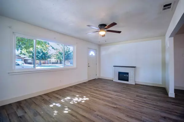 Manteca, CA 95336,607 Diane DR