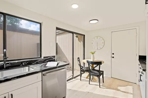 Sacramento, CA 95823,6892 Calvine RD