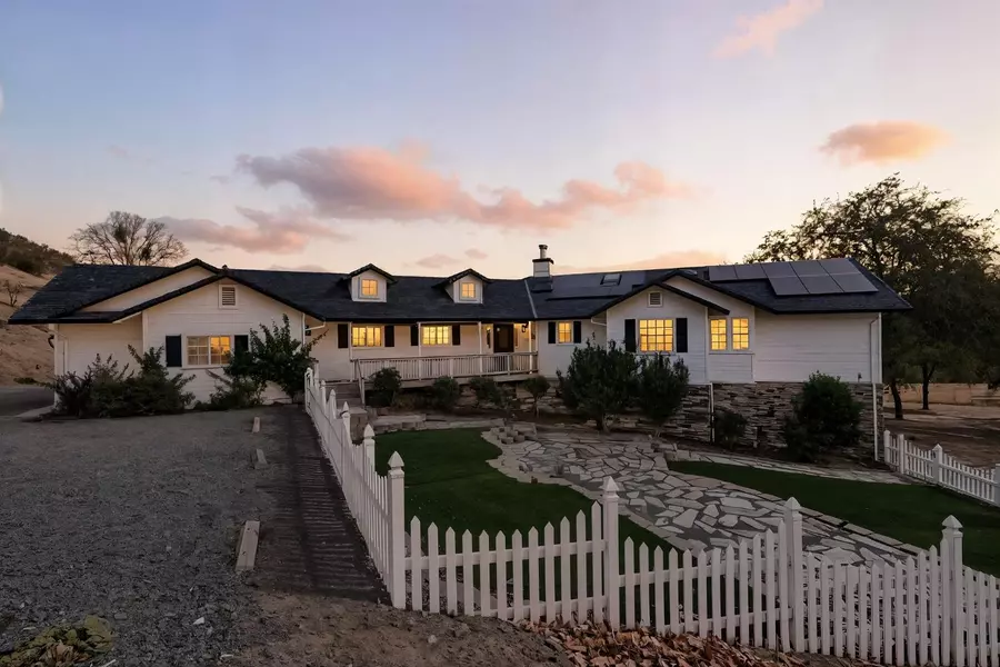 100 Dakota DR, Valley Springs, CA 95252