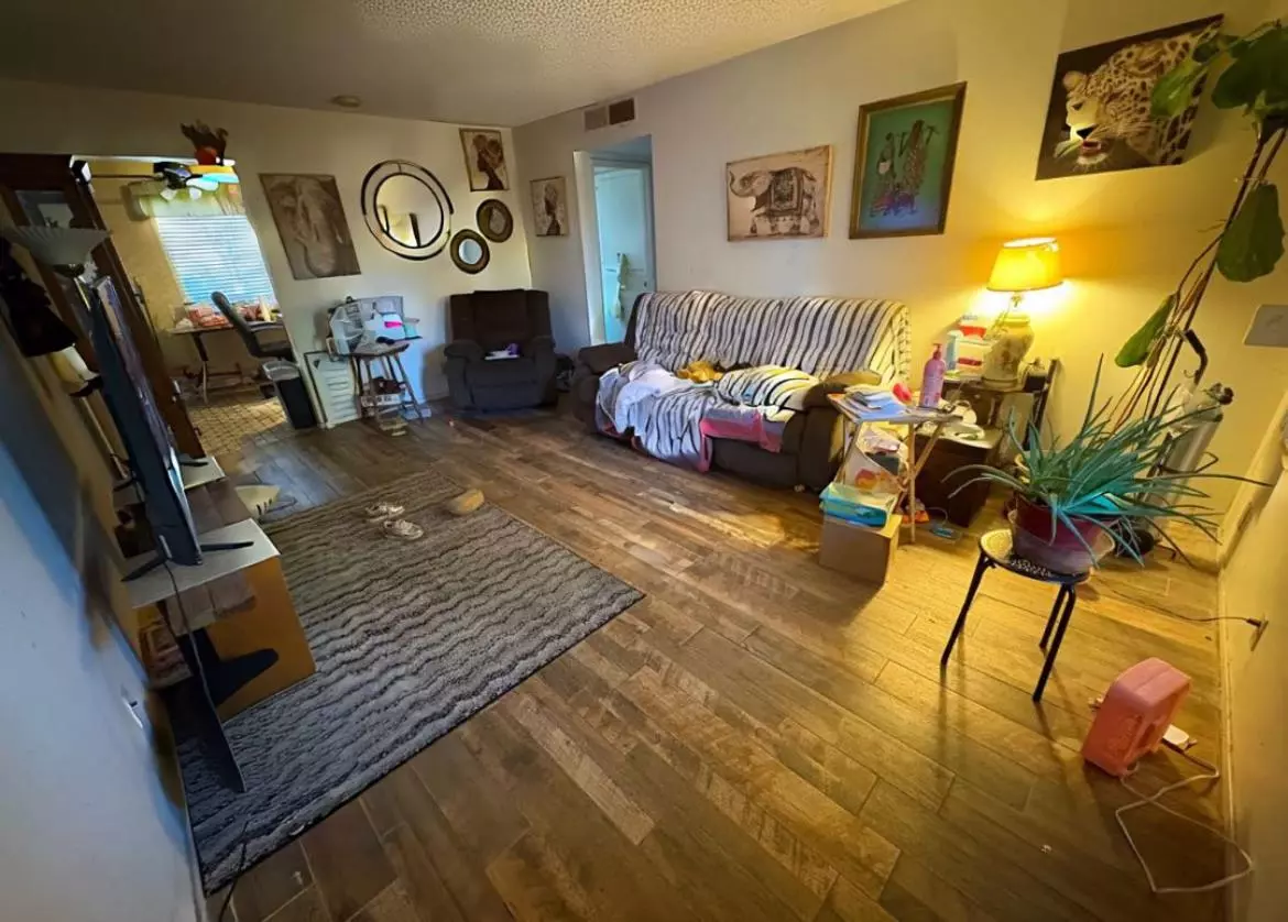 Fresno, CA 93722,3095 W Bellaire Way
