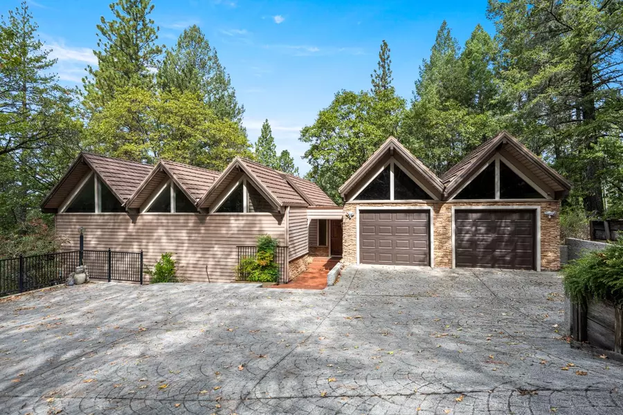1942 Blue Bell CT, Cool, CA 95614