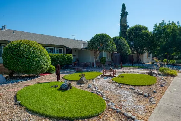 Patterson, CA 95363,840 Madrone LN