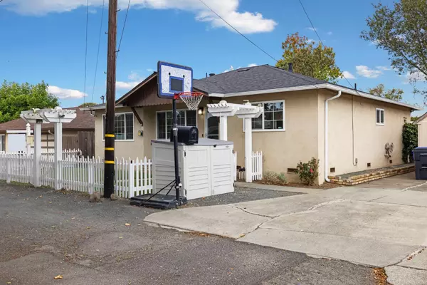 Hayward, CA 94541,23868 Fairlands RD