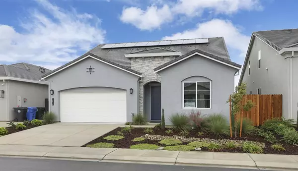 2214 Paramount LN, Manteca, CA 95337