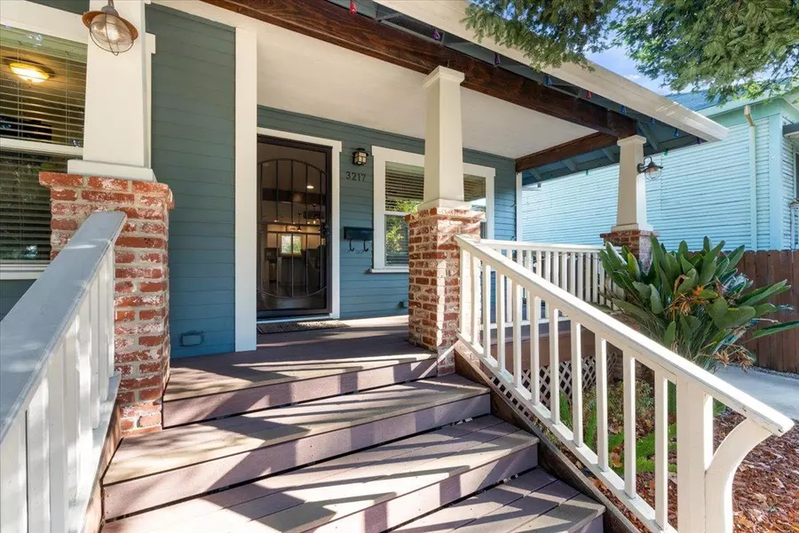 3217 Y ST, Sacramento, CA 95817