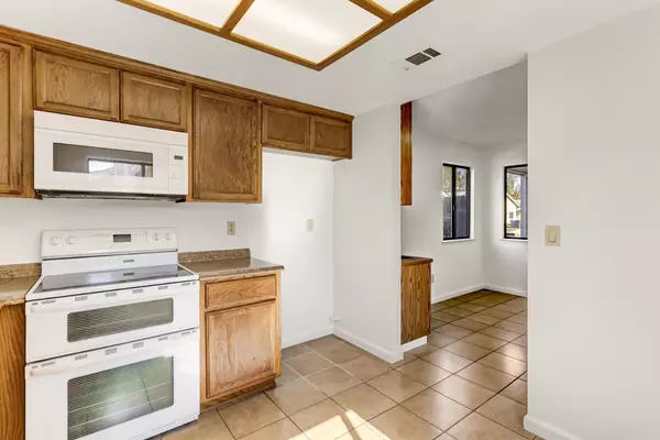 9407 Aizenberg CIR, Elk Grove, CA 95624