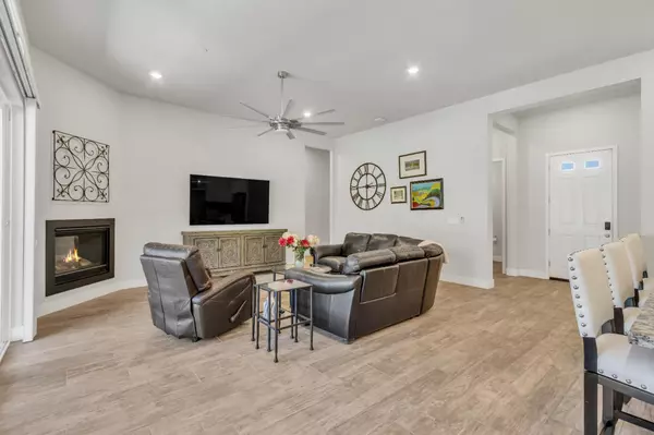El Dorado Hills, CA 95762,5076 Trailside DR
