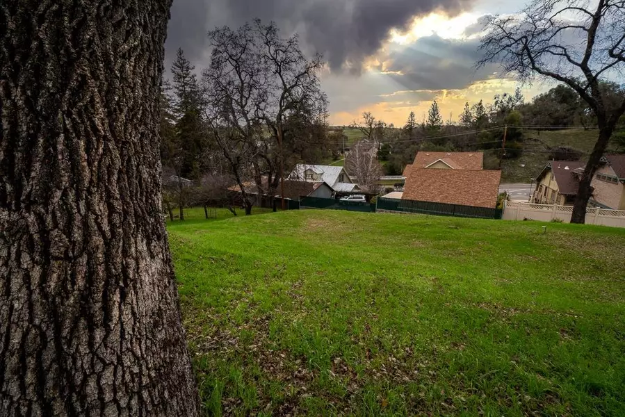 86 Dennis ST, Sutter Creek, CA 95685