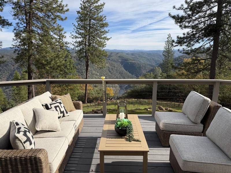 1101 Woodside LN, Placerville, CA 95667