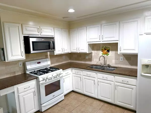 Isleton, CA 95641,B B ST