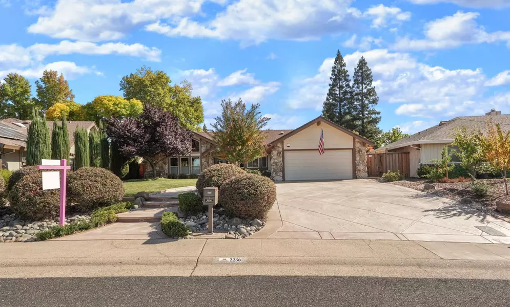 2236 McLaren DR, Roseville, CA 95661