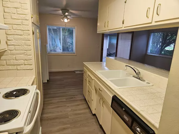 Sacramento, CA 95826,9005 Montoya ST #2