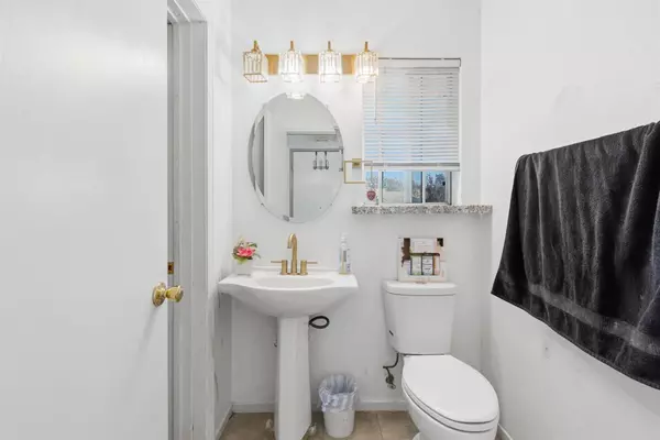 Modesto, CA 95358,2113 Manhattan WAY