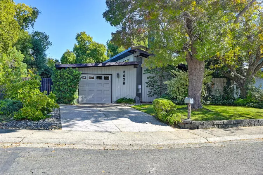 2028 Clearfield WAY, Carmichael, CA 95608