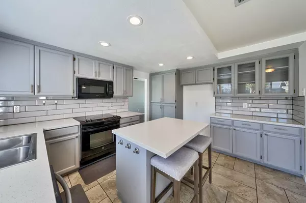 Manteca, CA 95337,1234 Mohr Cir