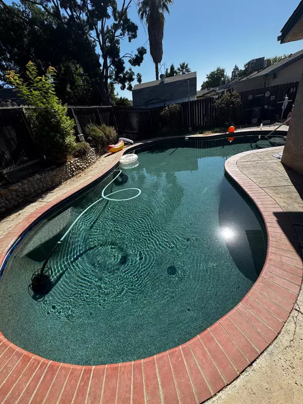 Fresno, CA 93722,5252 W Holland AVE