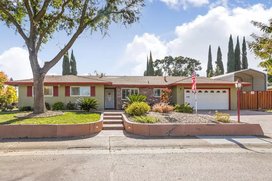 9018 El Oro Plaza DR, Elk Grove, CA 95624