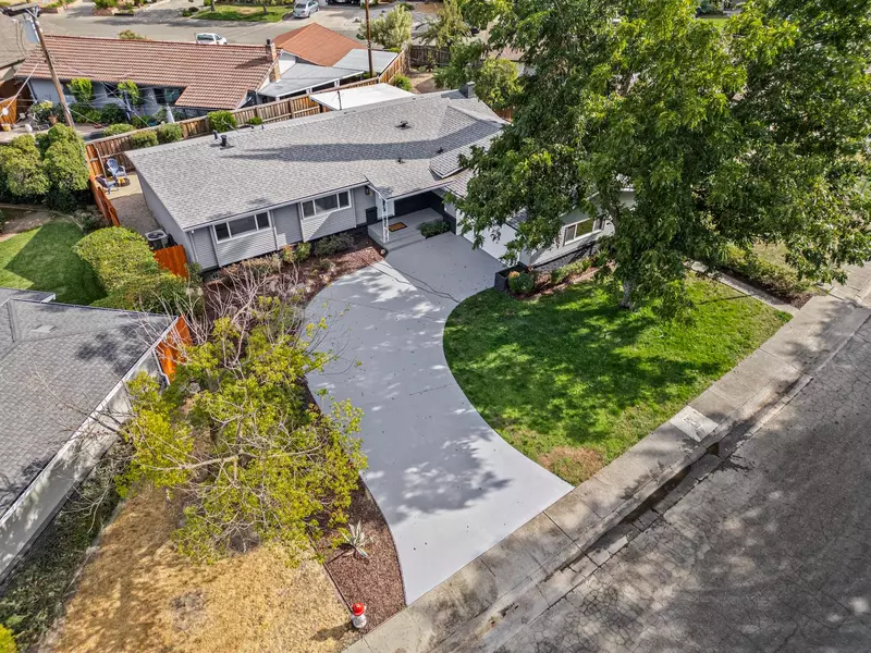 6877 Buena Terra WAY, Sacramento, CA 95831