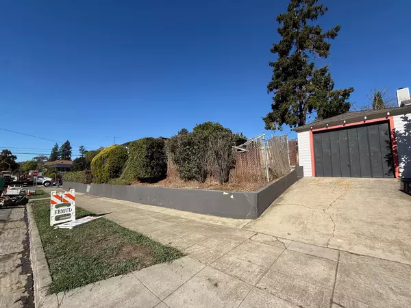 Oakland, CA 94602,2808 Carmel ST