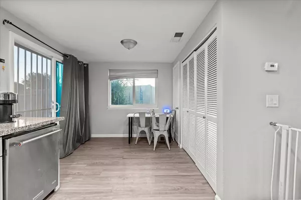 Sacramento, CA 95823,4102 Weymouth LN