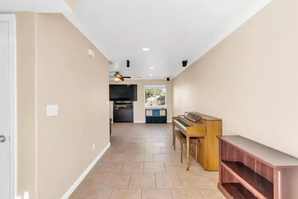 Sacramento, CA 95834,915 Rancho Roble WAY