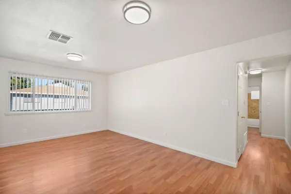 Sacramento, CA 95823,4359 Shining Star DR #4