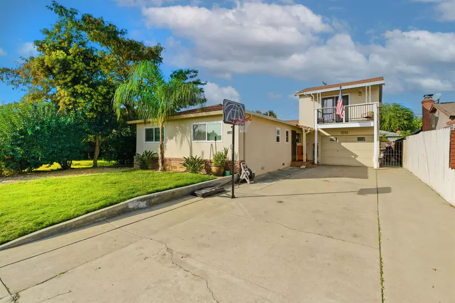 1145 Glenhurst DR, Lodi, CA 95240