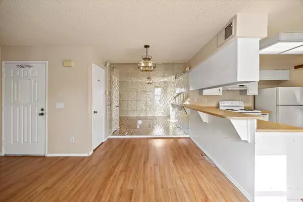 Sacramento, CA 95842,4332 Greenholme DR #30