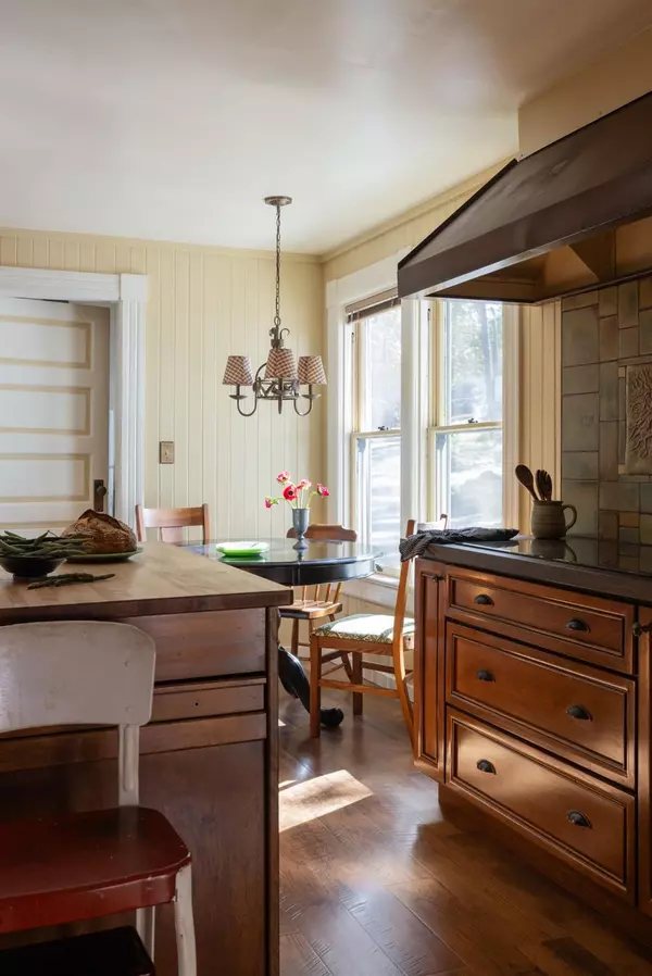 Applegate, CA 95703,790 Pine Knoll RD