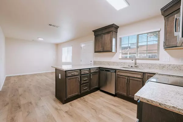 Turlock, CA 95380,1070 5th ST