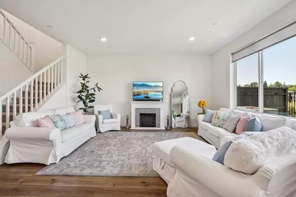 El Dorado Hills, CA 95762,1247 Senegal WAY