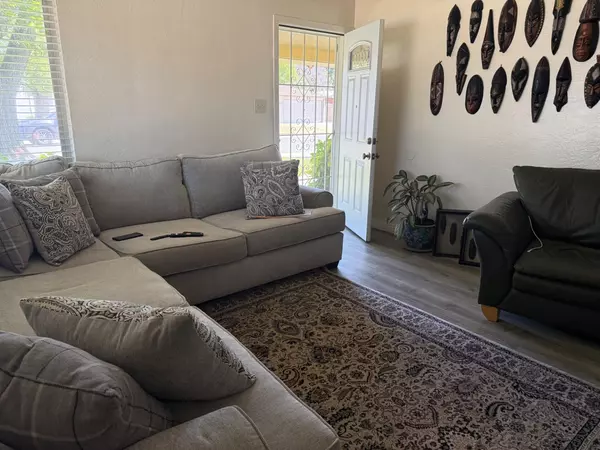 Sacramento, CA 95822,2400 Fernandez DR