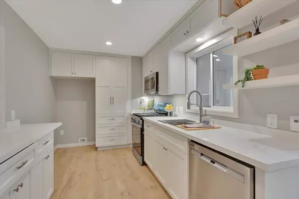 Sacramento, CA 95864,3844 Arden WAY