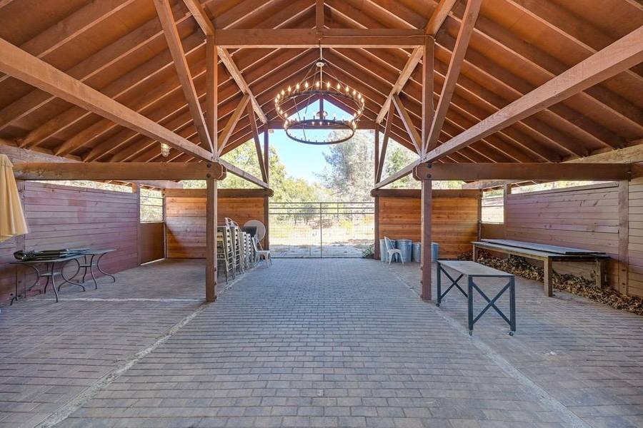 5205 Rooster LN, Somerset, CA 95684