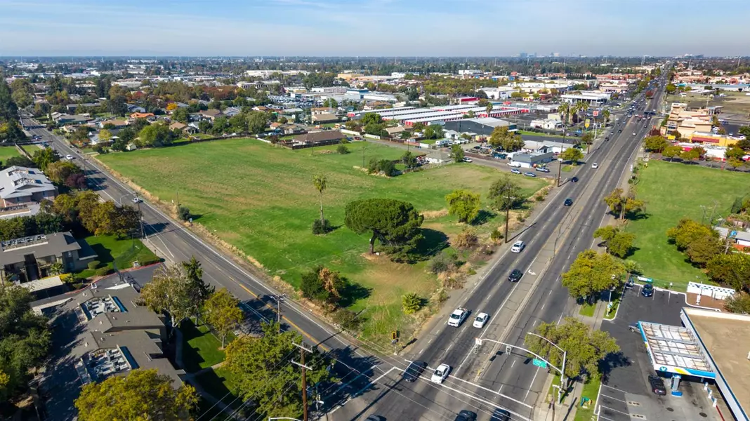 7298 Stockton BLVD, Sacramento, CA 95823