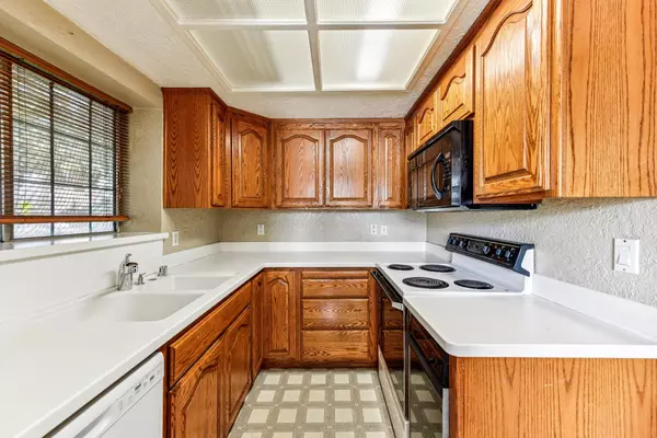 Roseville, CA 95678,623 Royer ST